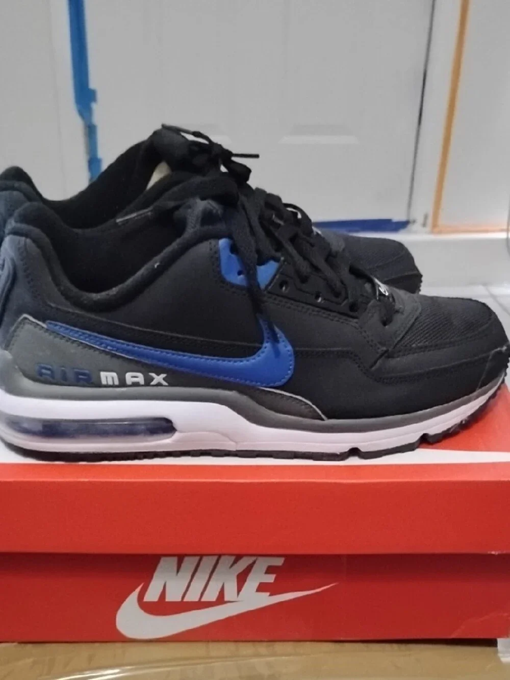 Nike Men's Black & Blue Air Max Sneakers